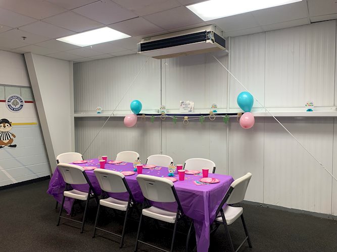 nelson_birthday_room_party_guest_table